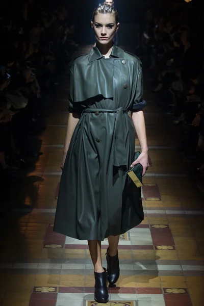 Look 17
